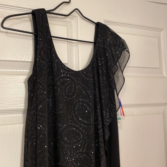 NWT Beautiful Sparkly Dress for a night out. Swoop back - Picture 3 of 14
